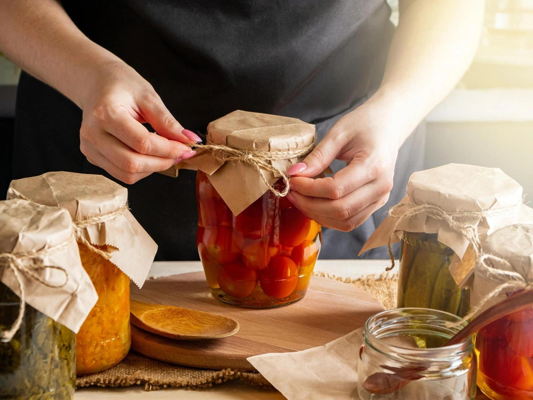 5 продуктов, приводящих к ботулизму: будьте осторожнее с этой едой | marieclaire.ru