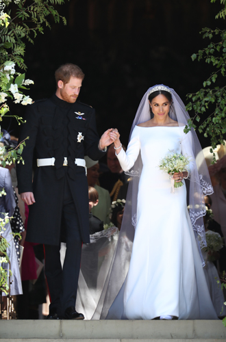 Принц Гарри и Меган МарклОдно из самых ожидаемых событий в мире, венчание принца Гарри и его возлюбленной Меган Маркл прошло в Виндзоре 19 мая 2018 года. Это торжество вошло в историю сразу же, как состоялось. Накануне свадьбы жених получил почетный титул герцога Сассекского, а уже после службы герцогиней стала и Меган. Невеста предстала перед гостями и миллионами зрителей в лаконичном платье от Givenchy и в старинной тиаре, когда-то принадлежавшей королеве Мэри. Впрочем, все это – лишь малая часть интересных деталей того знаменательного весеннего дня.