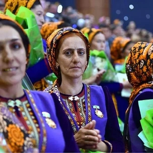 Женщинам в Туркменистане подарят по 8500 тенге к 8 марта