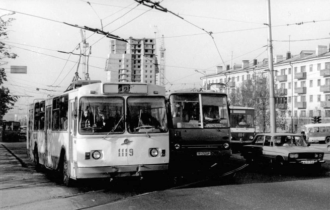 Весь общественный транспорт в ряд | Источник: История Уфы и Башкортостана / Vk.com