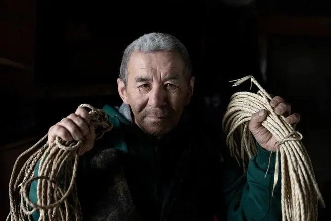 Оленевод Леонид с двумя арканами | Источник: личный архив Антона Здановича