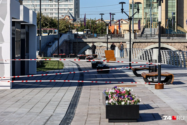 Вход на набережную пока закрыт и охраняется со всех сторон. Так она выглядела по состоянию на 8 сентября | Источник: Илья Бархатов