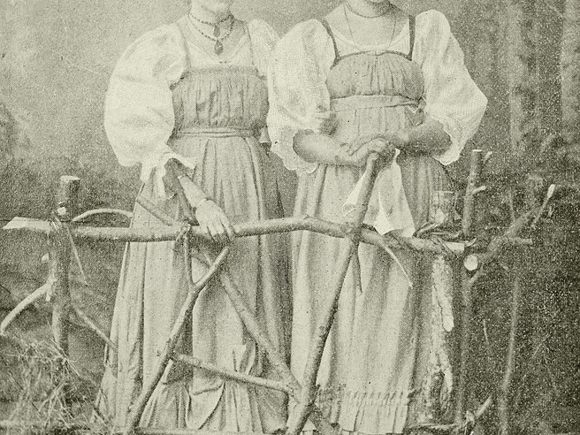 Подпись к фотографии из журнала 1900 года: «Жемчужная речка. Девушки-поморки» | Источник: архив журнала «Вокруг света»