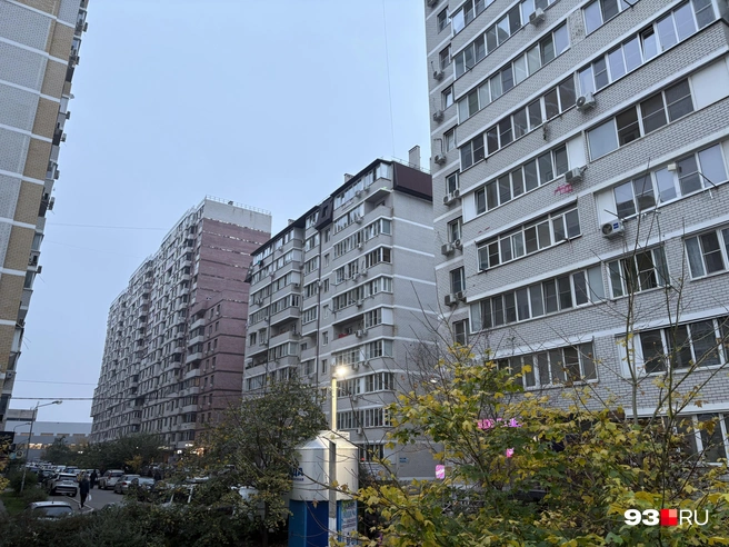 У некоторых вид из окна открывается на другие окна | Источник: Екатерина Подымова / 93.RU