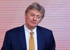 Ценные кадры: Дмитрий Песков с новорожденной дочерью Лизой