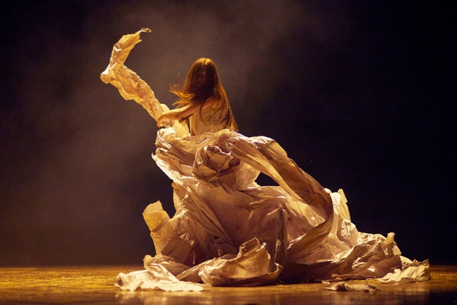 Как думаете, это сцена из какого спектакля? | Источник: www.dram-teatr.ru