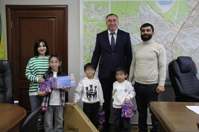 Родители даже не думали, что их начнут травить из-за подарков | Источник: Администрация Железнодорожного района