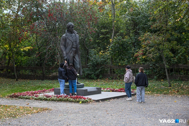 Люди до сих пор сомневаются, что поэт мог уйти из жизни добровольно | Источник: Артем Устюжанин