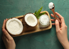 Для нежной и гладкой кожи: как правильно использовать кокосовое масло для тела