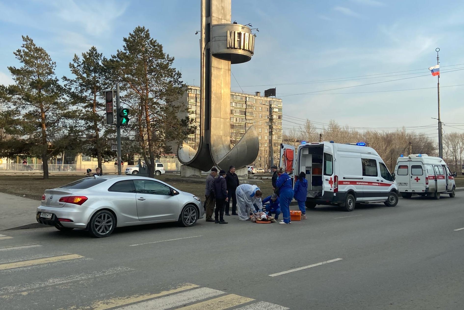 Две девочки попали под машину на улице Черкасской в Челябинске, 10 апреля  2022 г - 10 апреля 2022 - 74.ру