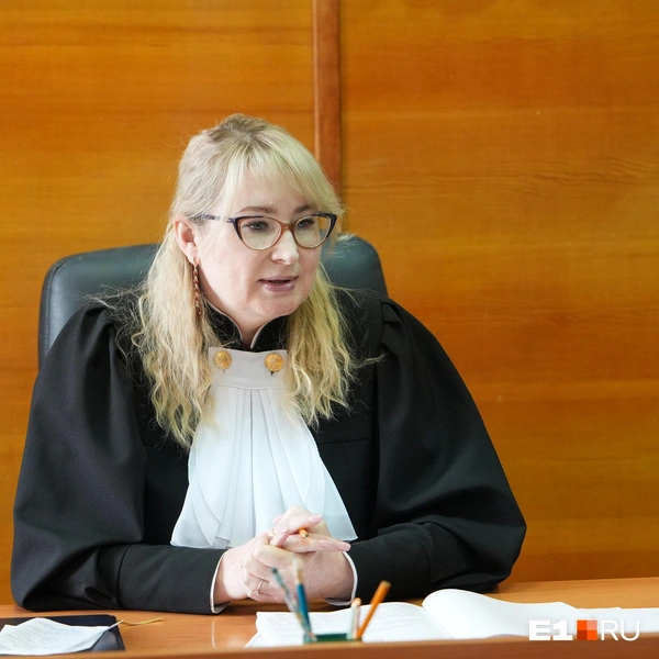 Юлия Меркулова пыталась получить хотя бы одну фразу от обвиняемого, но безуспешно | Источник: Кирилл Кушнов / E1.RU