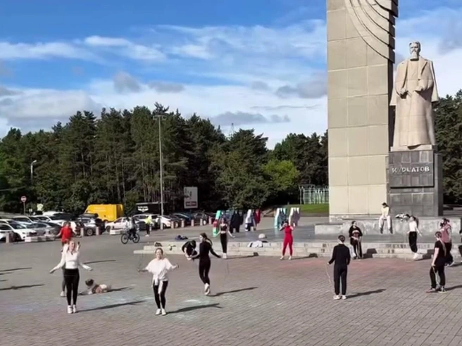 Число участников флешмоба постепенно увеличивается | Источник: raw_ryabov / instagram.com (деятельность соцсети запрещена в России)