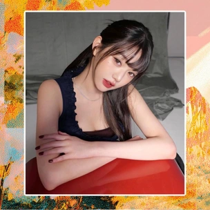 Молочный, яркий, винный: Вонён из IVE показала лучшие варианты маникюра на осень 2025