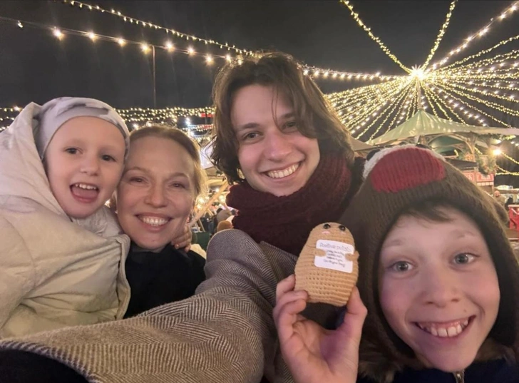 Женщина активно ведет блог, где рассказывает о своей семье