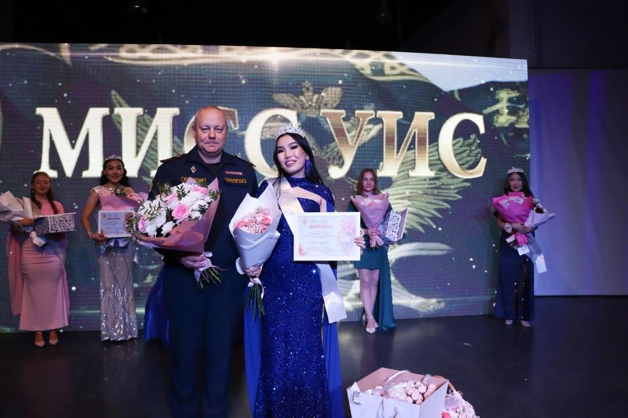 Дефиле в форме и вальс с офицером. УФСИН Якутии определил самую красивую сотрудницу года