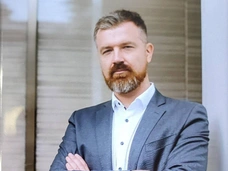 Считал жену демоном, а сына — ребенком Сатаны: Липатову, выбросившему семью из окна, диагностировали шизофрению