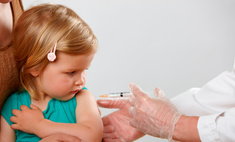 Вопрос спорный: что говорят врачи о резонности вакцинации детей от COVID-19