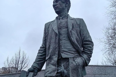 В Казани осквернили памятник поэту Хади Такташу