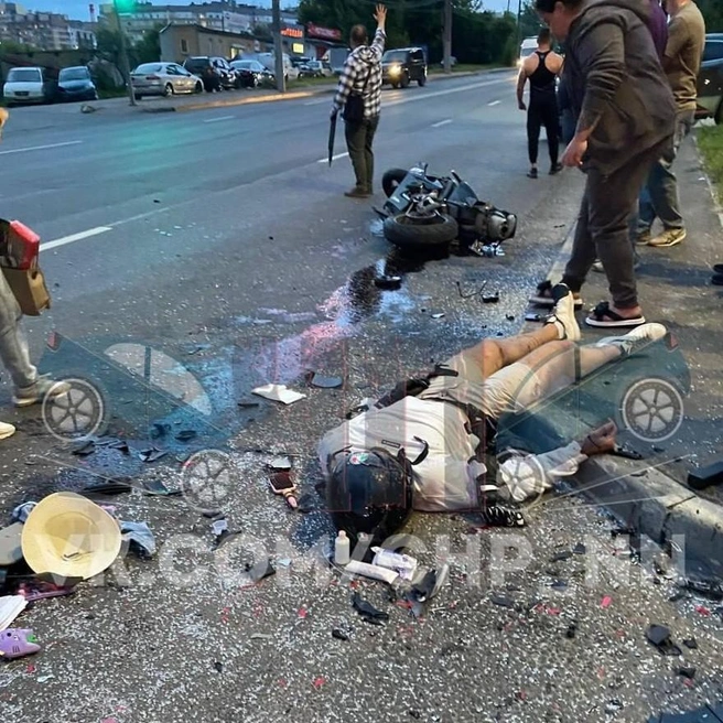 Водителя байка доставили в больницу с травмами | Источник: chp_nn / vk.com