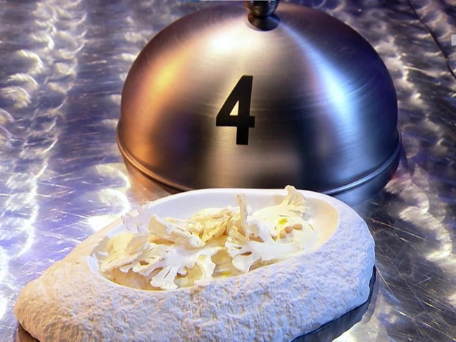 По мнению повара, создание блюд в одном цвете не представляет особой сложности. | Источник: «Битва шефов» / телеканал «Пятница!»