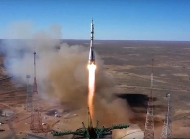 С Байконура запустили «Союз МС-19» с актрисой Пересильд и режиссером Шипенко | ya62.ru