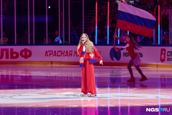 В начале выступила победительница конкурса «Голос.Дети» | Источник: Александр Ощепков / NGS.RU