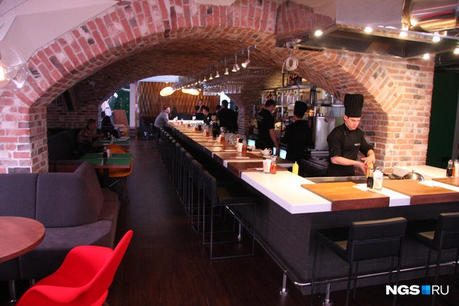 Последним закрылся «Мятный карась» в подвале на Красном проспекте | Источник: Стас Соколов / NGS.RU