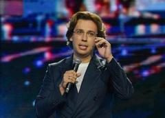 «Начался обстрел»: Максим Галкин* показал, как его дети Лиза и Гарри сидят в бомбоубежище