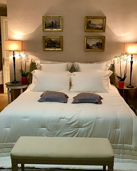 Комната для съемок, выход к пляжу и орхидеи у кровати: как выглядит квартира Виктории Бони, которую трижды грабили