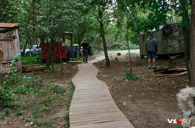 Кемпинг, где постоянно идут работы по его развитию | Источник: Илья Воробушкин / V1.RU