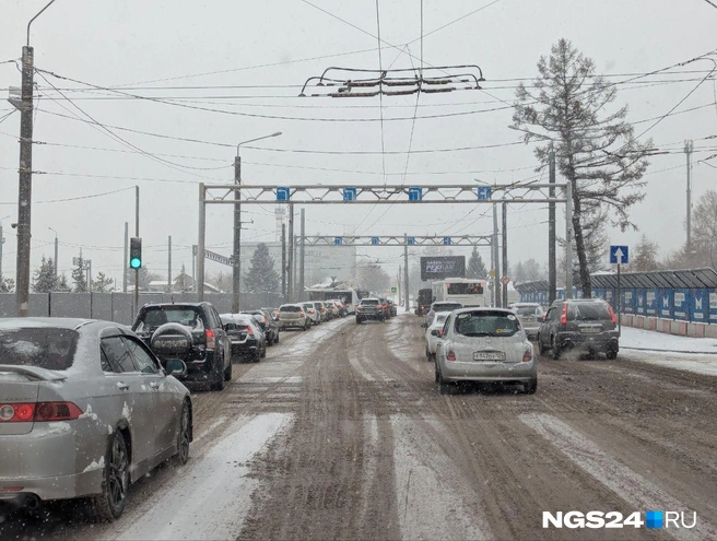 Здравствуйте, пробки! Давно не виделись! | Источник: Мария Ленц / NGS24.RU