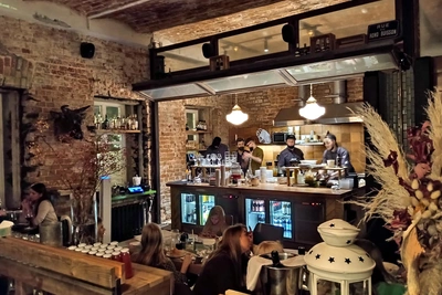 Топ-10 новосибирских ресторанов по прибыли: кто заработал больше