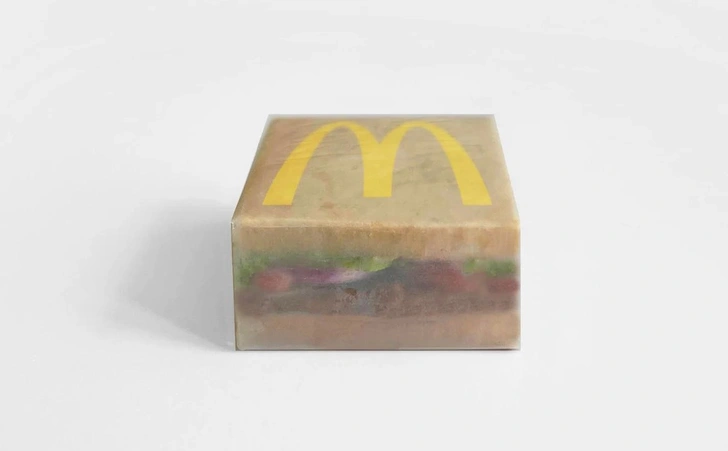 Без ярких красок: редизайн упаковки для McDonald's от Канье Уэста | Источник: соцсети Канье Уэста