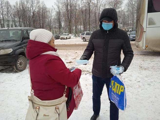 ЛДПР была в числе первых партий, которая массово начала раздавать маски и перчатки во время пандемии | Источник: предоставлено партией «ЛДПР»