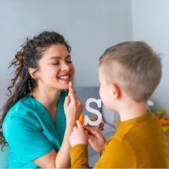 Что делать, если ребенок заикается: большой гид для родителей с рекомендациями и упражнениями от лучших логопедов