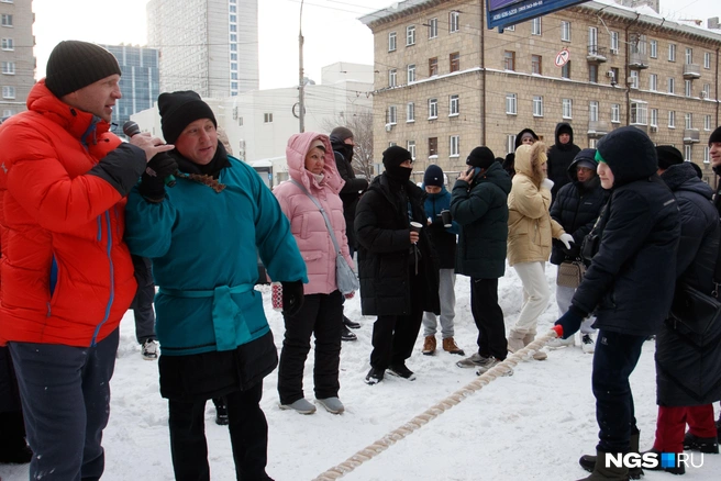 Семейные новосибирцы празднику порадовались: для детей на Челюскинцев устроили настоящие спортивные соревнования | Источник: Андрей Бортко / NGS.RU