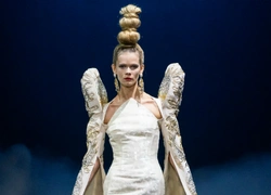 Показ Guo Pei весна/лето 2019 Couture, 23 января