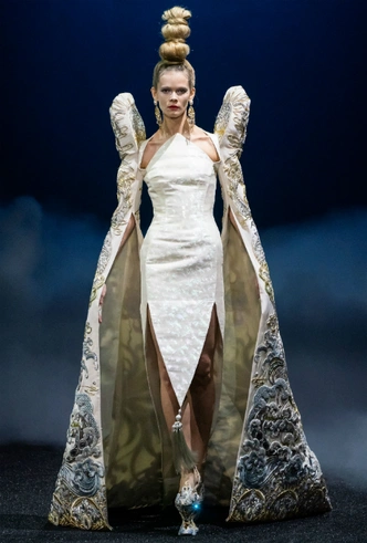 Показ Guo Pei весна/лето 2019 Couture, 23 января