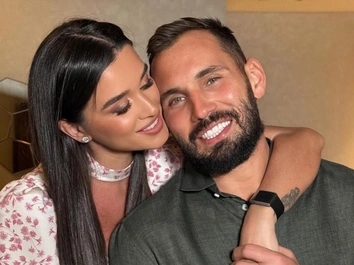 Отель на острове, персональный бассейн, прогулка в бар с капибарами: как Бородина балует мужа и дочек в Таиланде