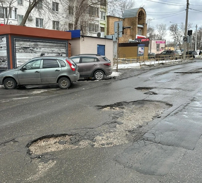 «Нужен хотя бы ямочный ремонт!» — умоляют самарцы | Источник: Роман Липченко / Vk.com