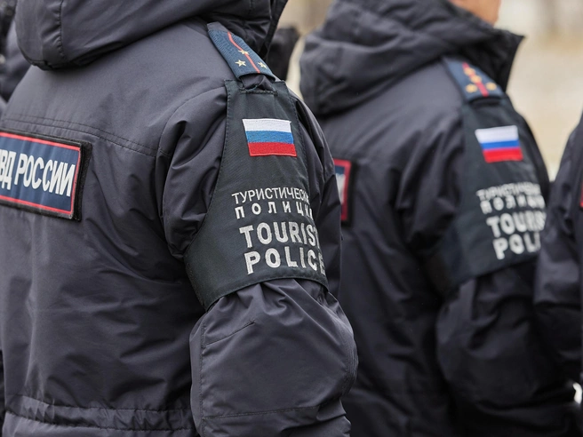 Туристическая полиция — это специализированное подразделение в структуре регионального ГУ МВД, созданное в ноябре 2021 года для обеспечения порядка в местах притяжения гостей и местных жителей | Источник: Александр Ощепков / NGS.RU