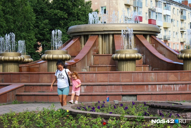 Фонтан на площади Согласия — одна из точек притяжения | Источник: Игорь Епифанцев / NGS42.RU