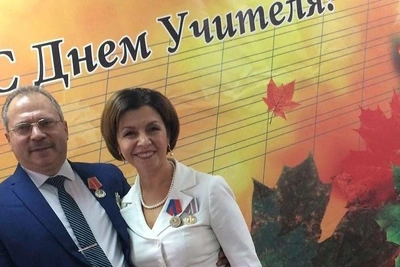 Директор школы в Киселевске получил награды и обвинение