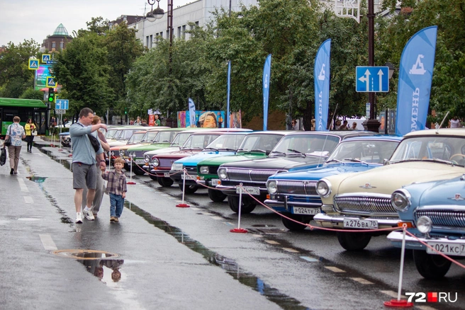 Выставка ретроавтомобилей. Назовете все марки?  | Источник: Павел Красотник / 72.RU
