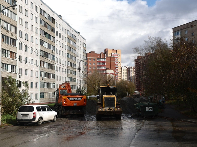 Из-за ремонтных работ часть улицы Адриена Лежена перекрыта.