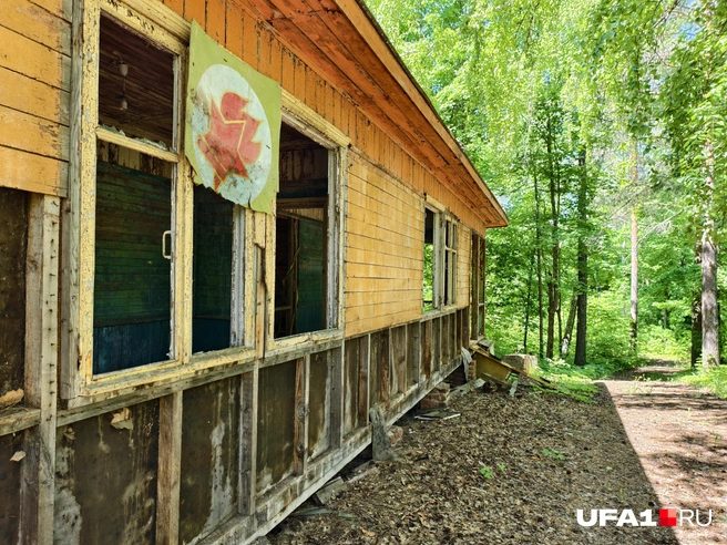 Обшивку потихоньку растаскивают | Источник: Булат Салихов / UFA1.RU