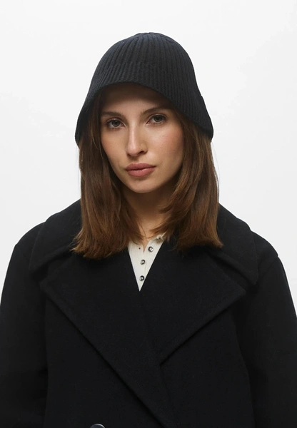 Шляпки-клош снова в моде спустя 100 лет: с чем их сочетать? Шляпки-клош снова в моде спустя 100 лет: с чем их сочетать?