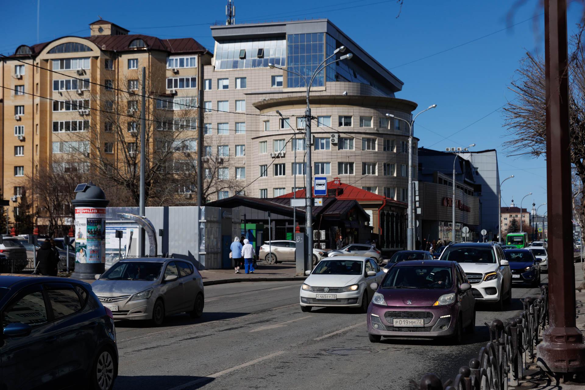 Преображение центральной улицы в Тюмени поставили на долгую паузу. В чем причина?