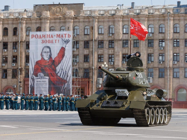 Танки внушают мощь и величие. | Источник: Алексей Волхонский / V1.RU