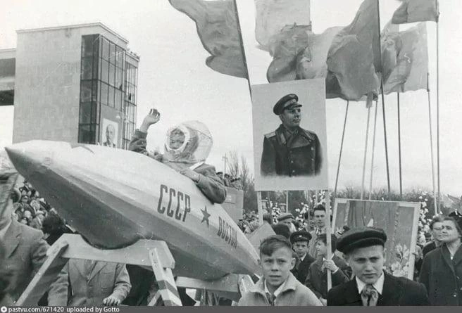 Макет, посвященный Юрию Гагарину, 1961 год | Источник: Pastvu.com